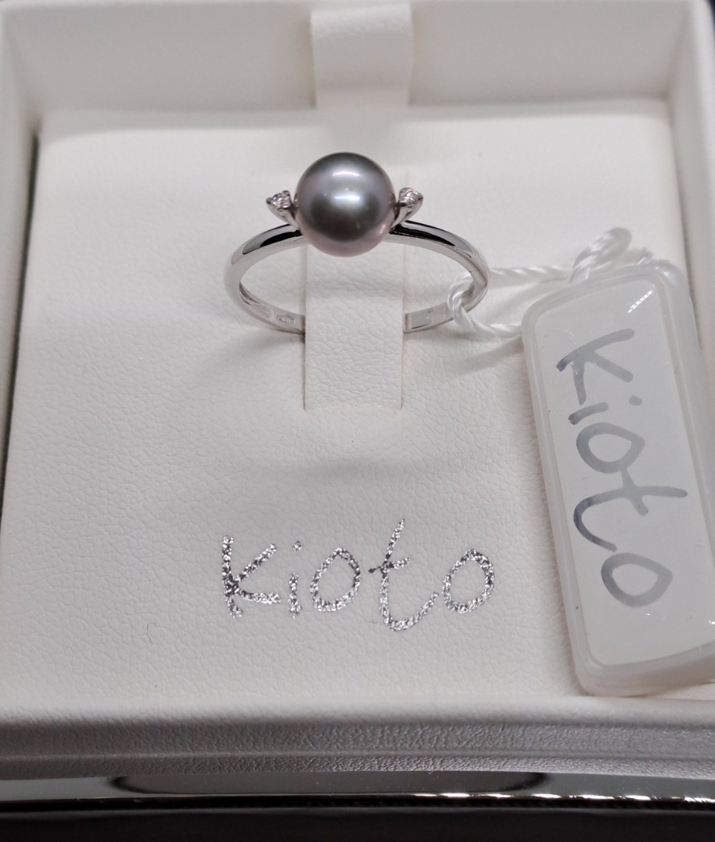 Anello in oro bianco 750 con perla grigia e diamanti — eShopping Salerno