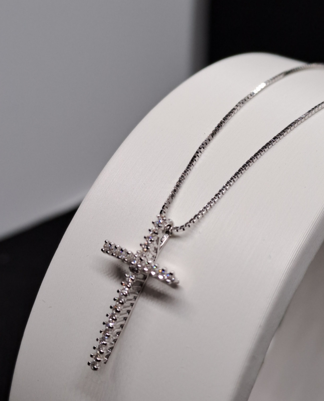 Caterina con croce donna in oro bianco e diamanti — eShopping Salerno