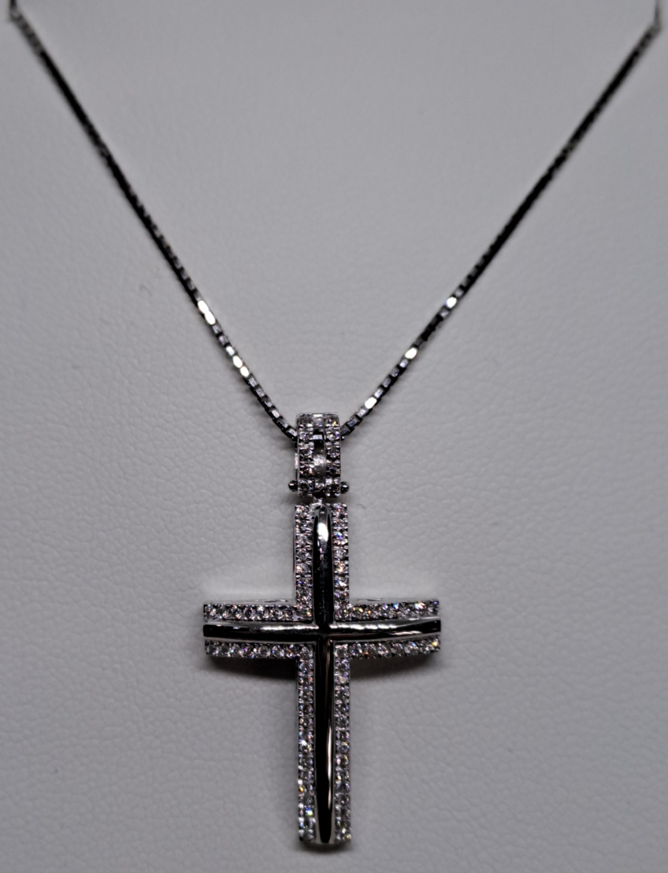 Croce uomo oro bianco 750 e diamanti — eShopping Salerno