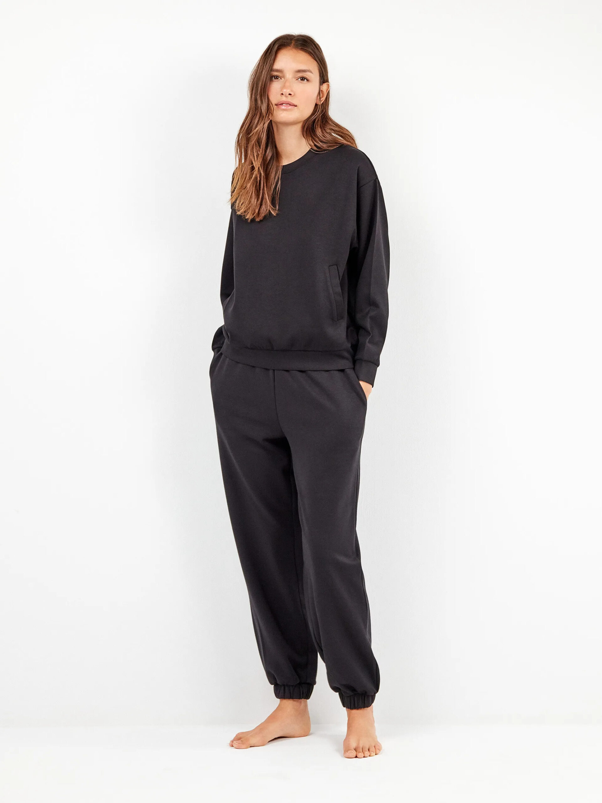 Gisela Completo in felpa con pantalone largo con elastico e maglia girocollo art. 70004/5 — eShopping Salerno