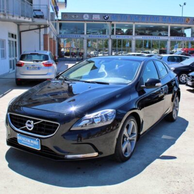 VOLVO – V40 –  D2 R-design Kinetic